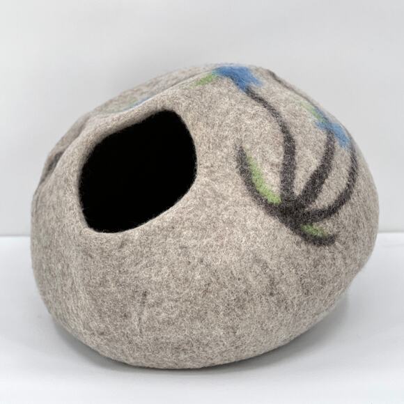 Wool Felt Cat Cave Bed Nap Cocoon Oatmeal Tan Branch Star Pattern NEW - Picture 4 of 10